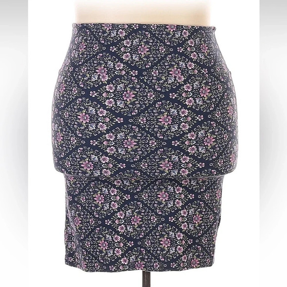 Torrid Navy & Purple Floral Pencil Skirt Plus Size 3X - Picture 3 of 5